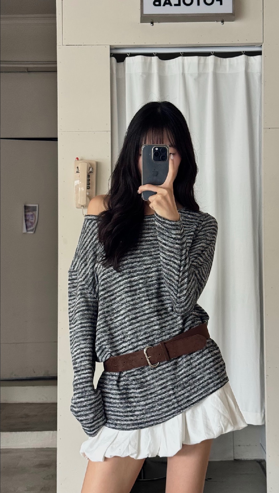 CN2 9378條紋撞色斜肩上衣(附麂皮皮帶)