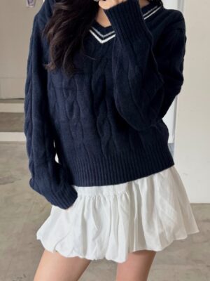 CN2 803407 V領條紋針織長袖（附圍巾）