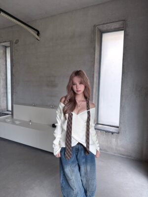 CN1 80198V領針織毛衣（附領帶）