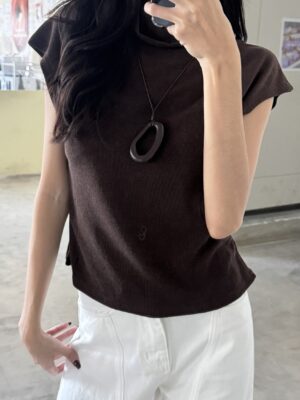 CN1 9388微高領修身上衣（附項鍊）