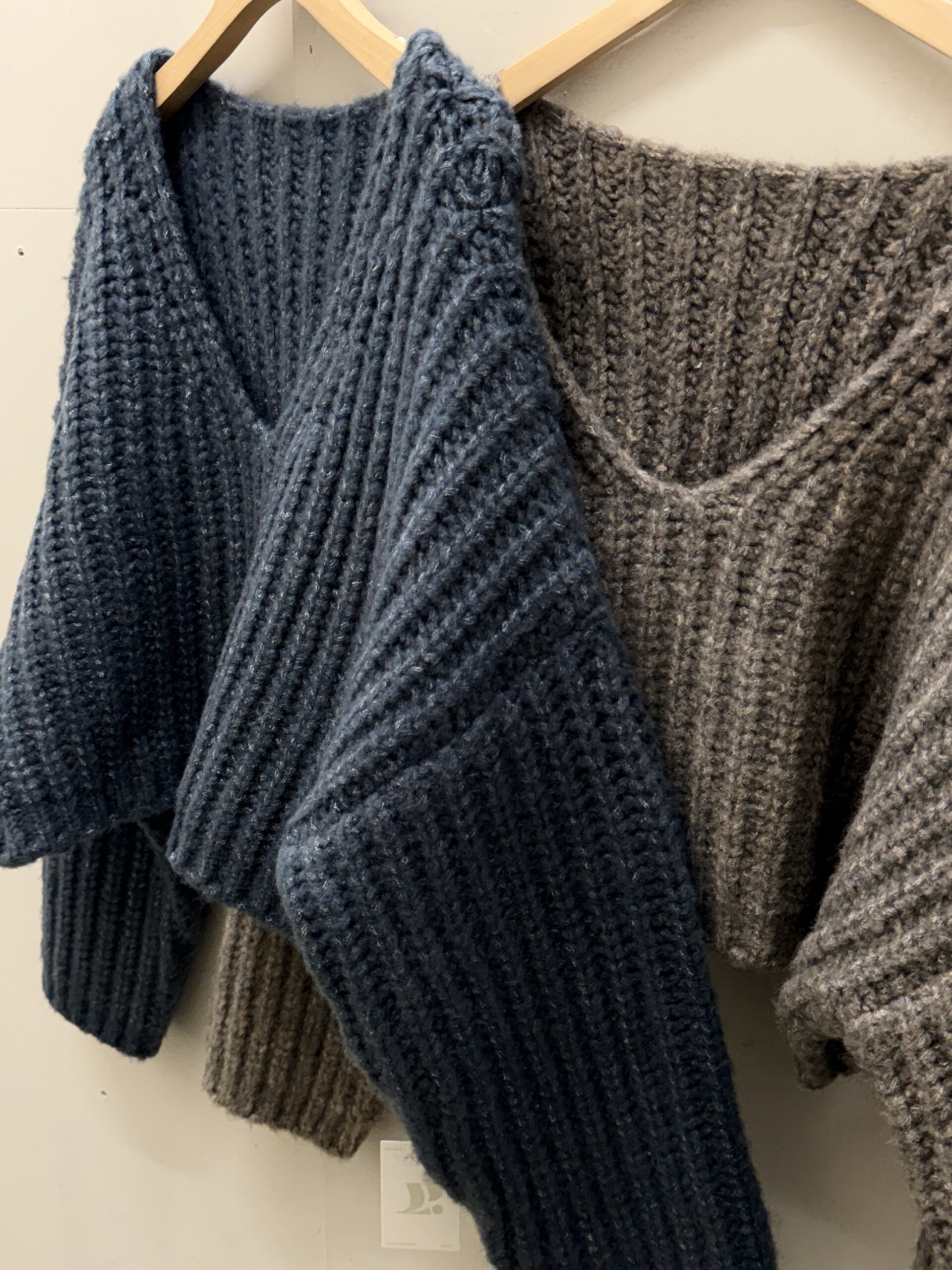 CJ1 85350粗針織短版v領毛衣:圖片 9