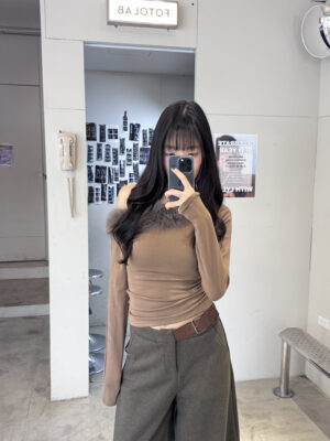 CF2 251212 毛領斜肩長袖