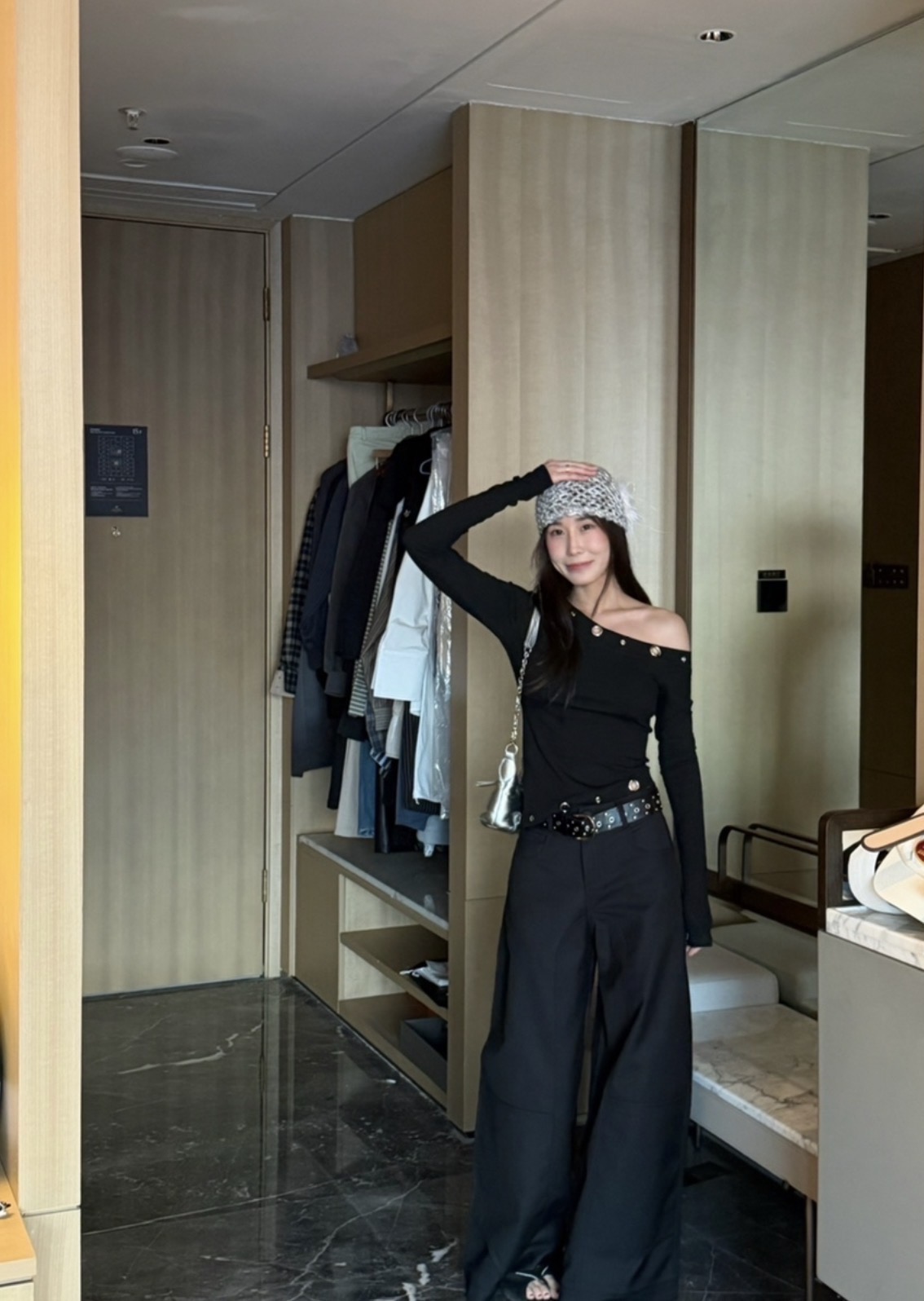 CM04 LY91 金屬環鏤空斜肩不規則長袖T恤:圖片 11