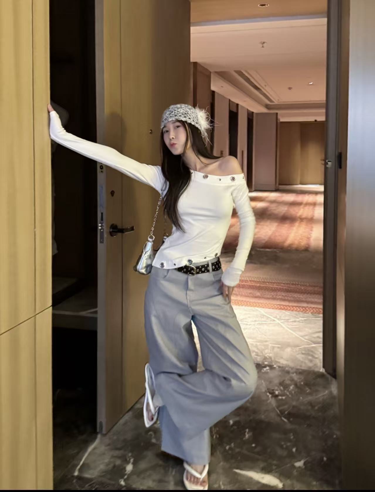 CM04 LY91 金屬環鏤空斜肩不規則長袖T恤:圖片 12