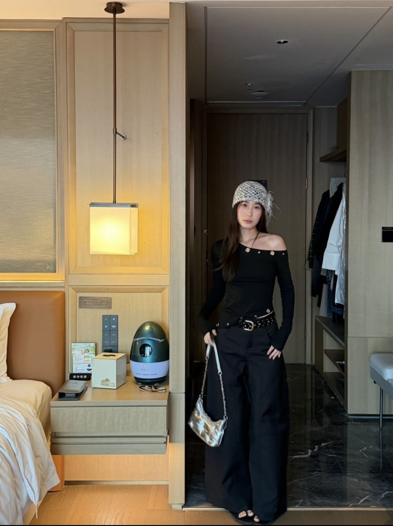 CM04 LY91 金屬環鏤空斜肩不規則長袖T恤:圖片 9