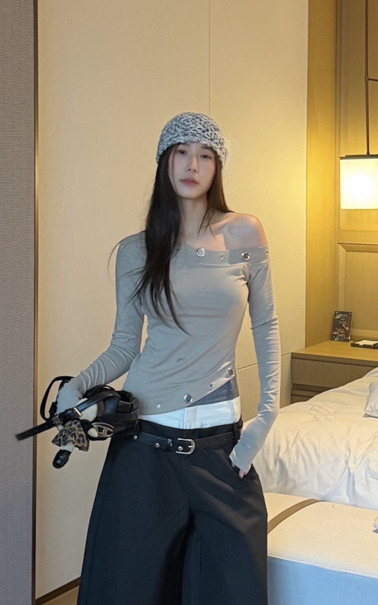 CM04 LY91 金屬環鏤空斜肩不規則長袖T恤:圖片 10