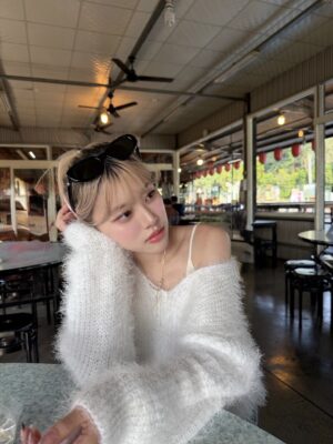 [璇團購] 🇰🇷軟軟綿綿 毛毛Ｖ領針織上衣- 白