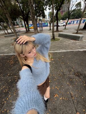 [璇團購] 🇰🇷軟軟綿綿 毛毛Ｖ領針織上衣- 淺藍