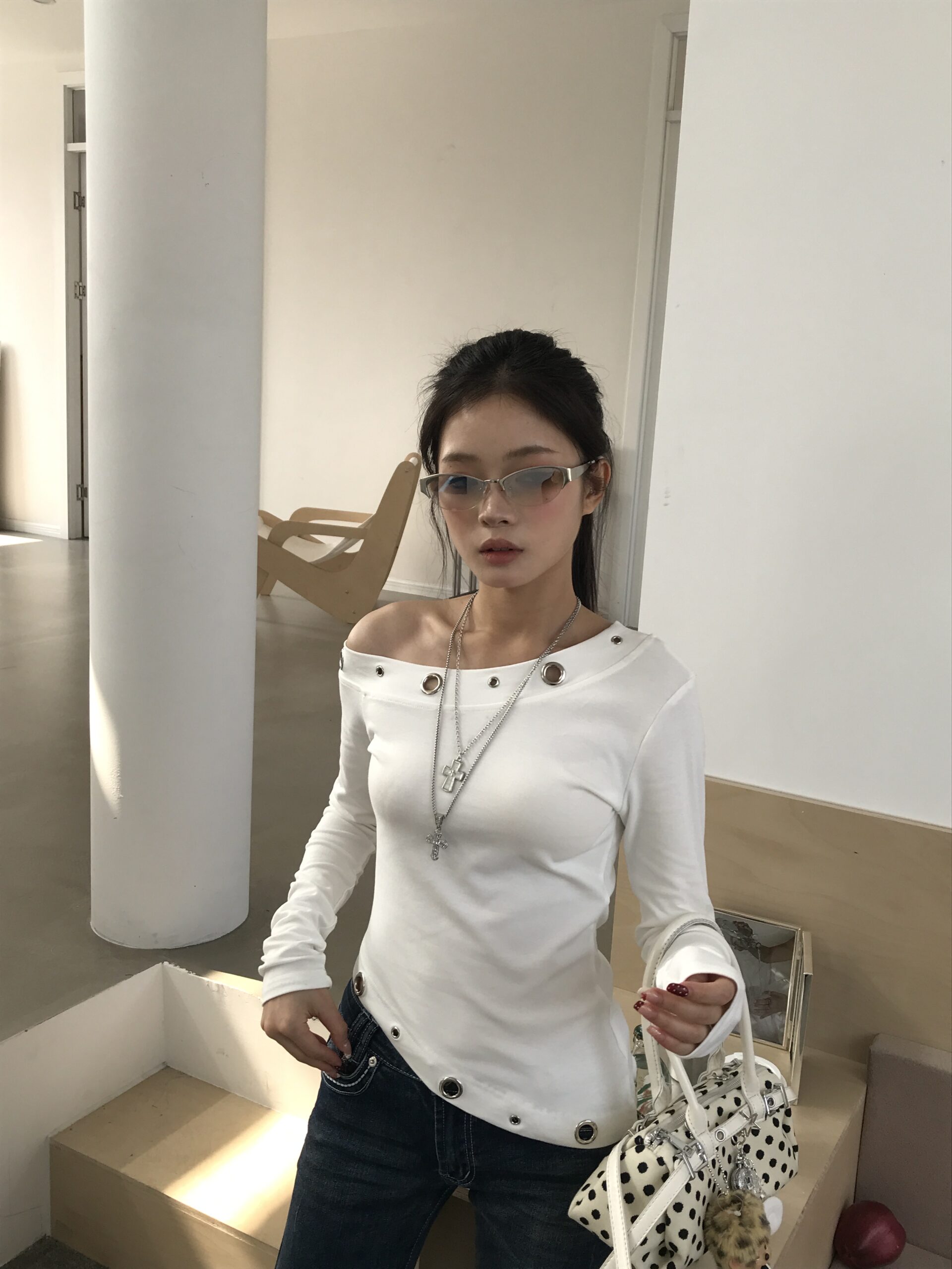 CM04 LY91 金屬環鏤空斜肩不規則長袖T恤:圖片 2