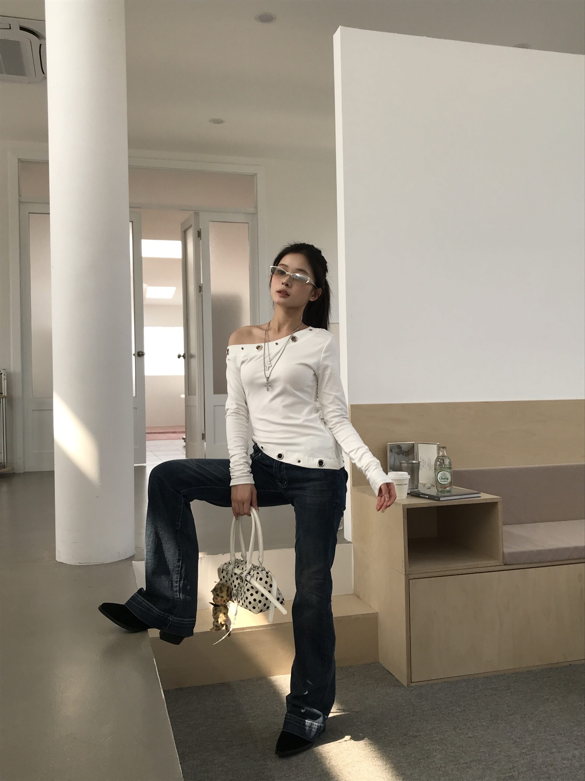 CM04 LY91 金屬環鏤空斜肩不規則長袖T恤:圖片 3