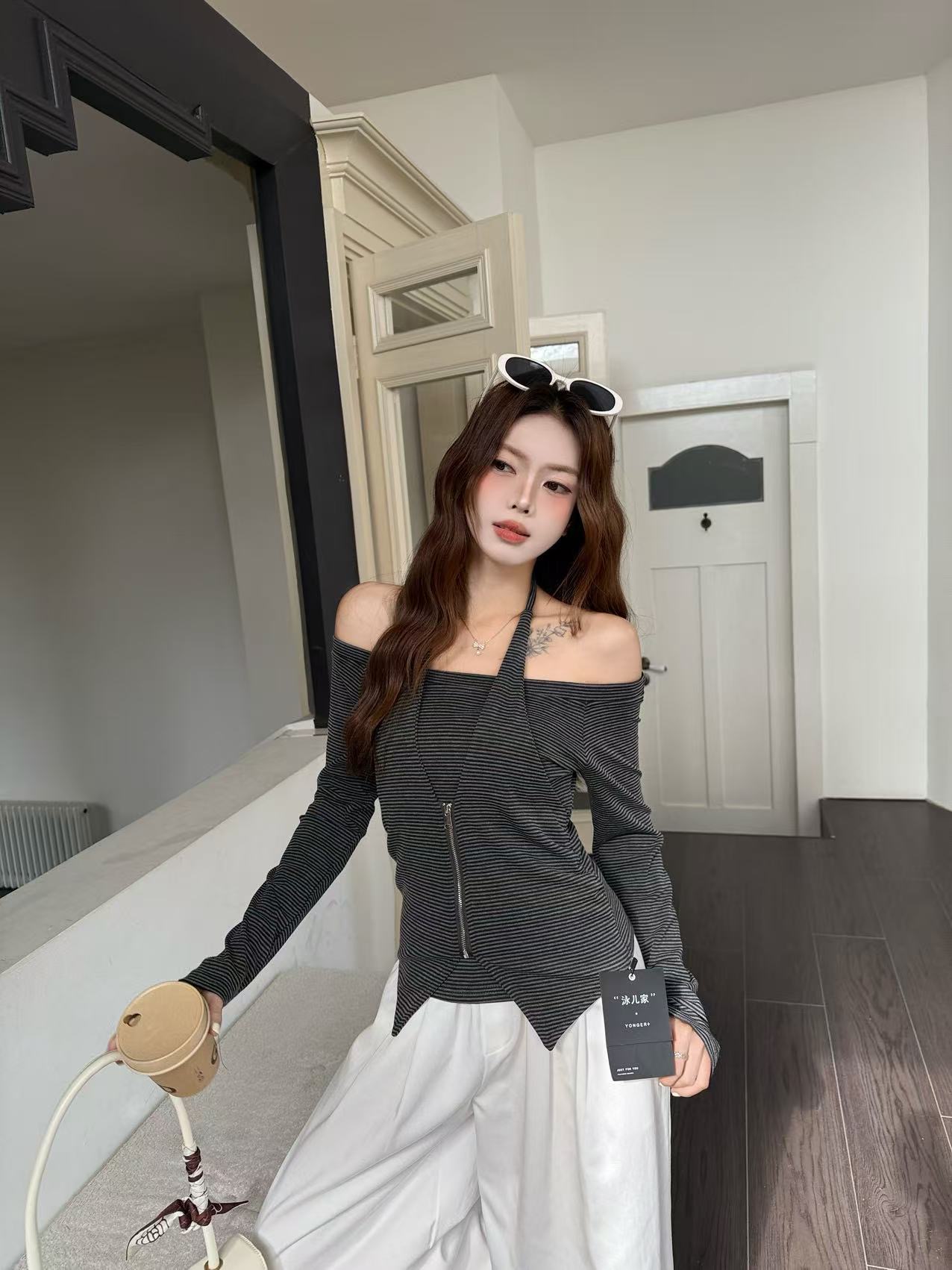 CM04 9630 細條紋偽背心掛脖平口上衣:圖片 5