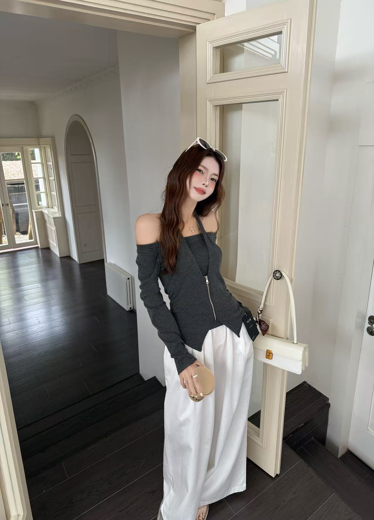 CM04 9630 細條紋偽背心掛脖平口上衣:圖片 4