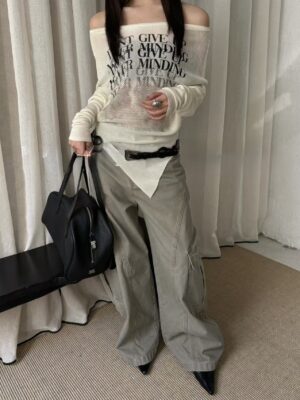 CM04 60758 三角下擺針織上衣