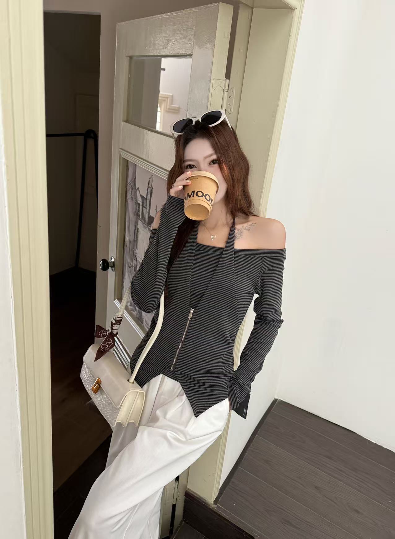 CM04 9630 細條紋偽背心掛脖平口上衣:圖片 3